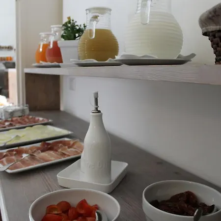 Alojamento de Acomodação e Pequeno-almoço Re Del Sale 2*